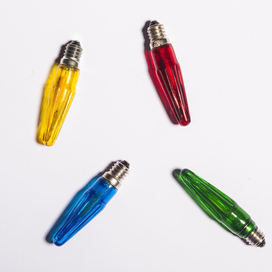 Ledková spájateľná reťaz ASTERIA FILAMENT farebná 16xLED/14V/0,2W, 10,5m, biela objímka