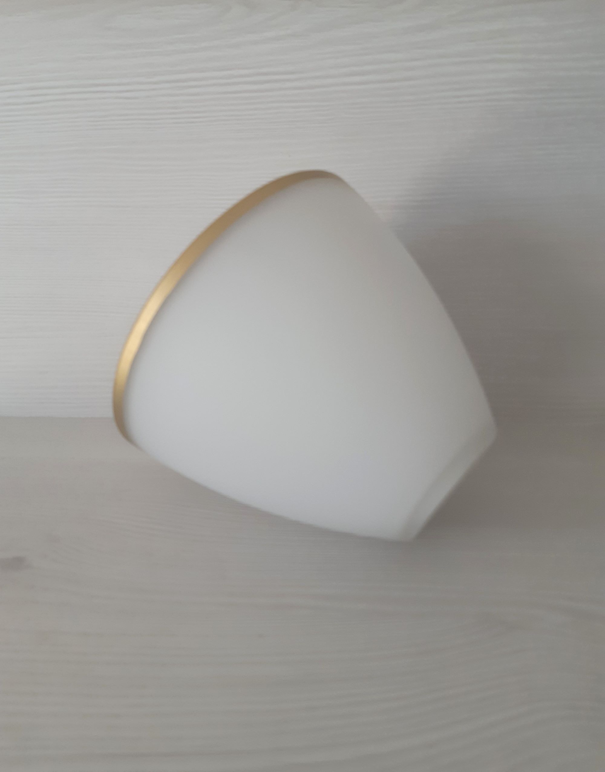 Sklenené tienidlo Aletta biele so zlatým pásikom montážny otvor 3cm, priemer: 13,5cm