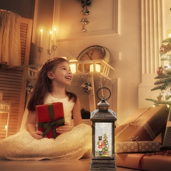 Svietiaci lampáš s vojačikom so snežítkom s časovačom 1xLED teplá biela, na batérie, 27cmx10,4cm