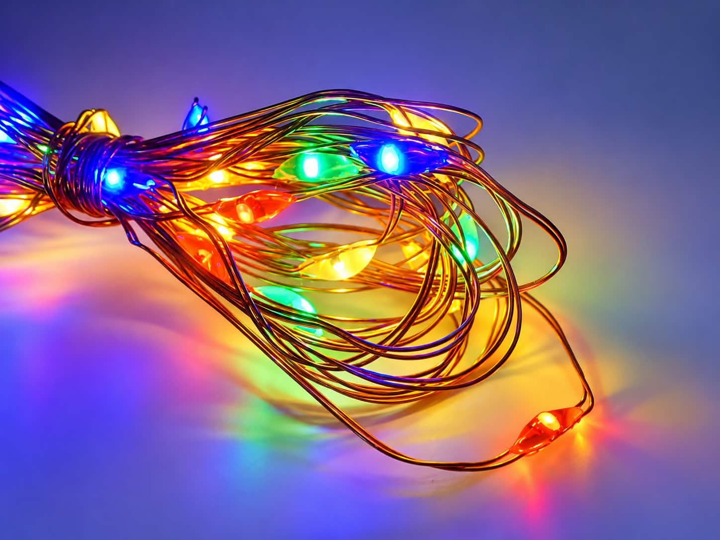 MICRO LED svietiaci reťazec 30 LED farebné s časovačom, 2,9m, na batérie, IP20
