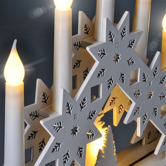 Drevený biely svietnik s hviezdami s časovačom 5LED teplá biela, na batérie