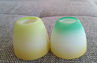 Náhradné sklenené tienidlo DUHA zeleno-bielo-žlté malé otvor pre objímku E14, priemer: 7cm