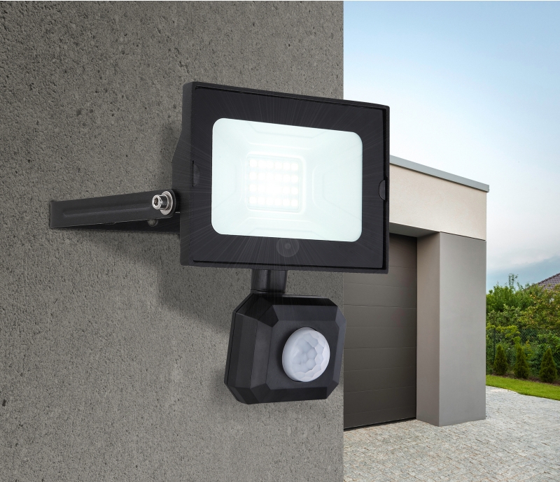 HELGA ledkový reflektor čierny so senzorom 20W/6000K IP44