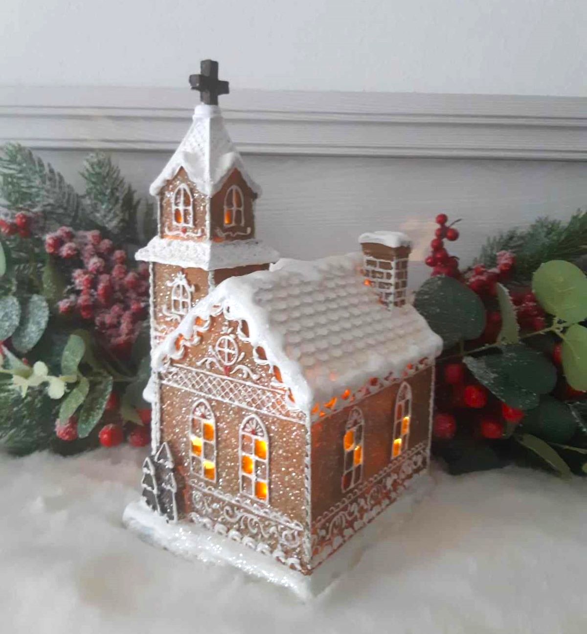 Svietiaca dekorácia kostol perník polyres LED teplá biela na batérie