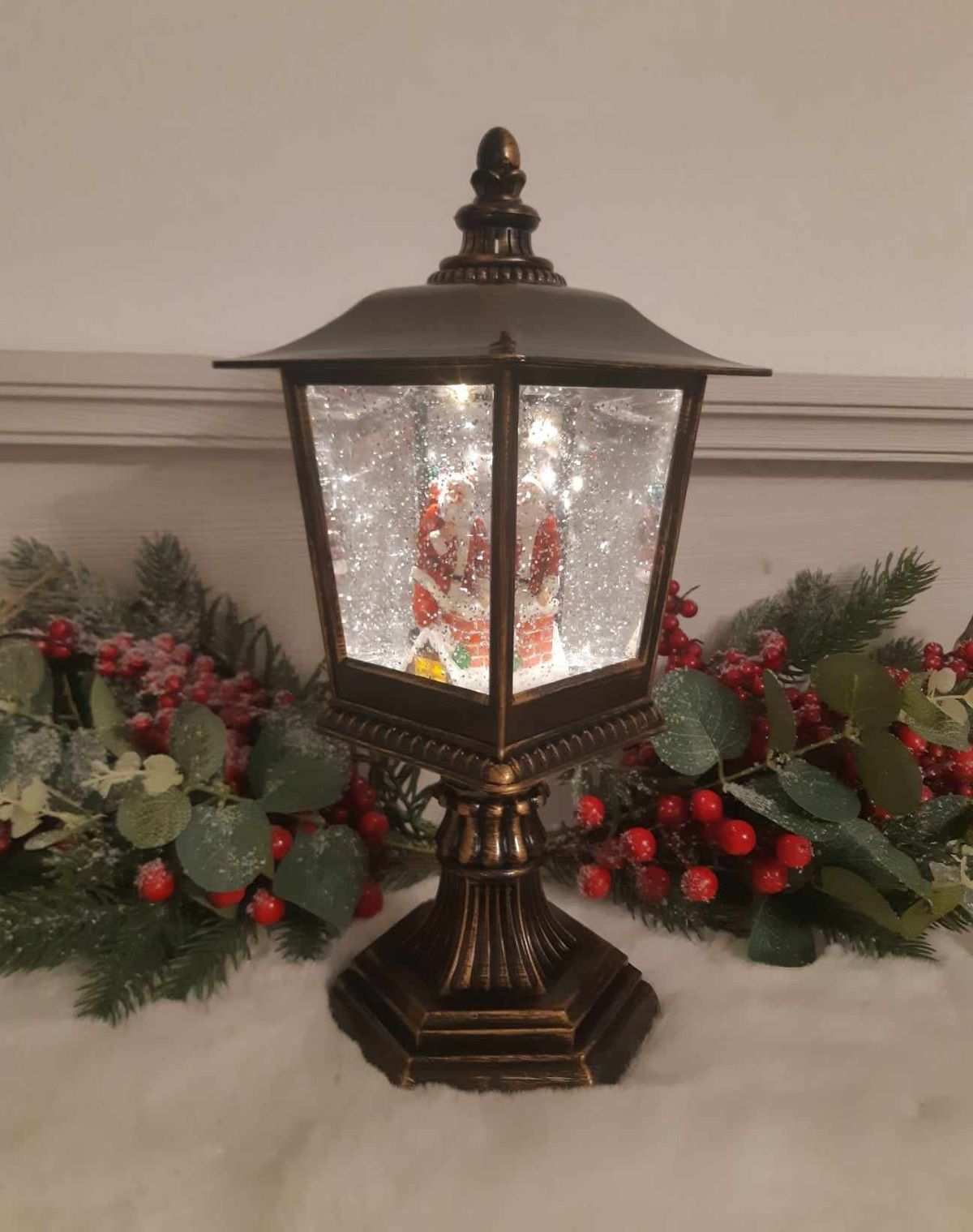 Svietiaci lampáš pouličná lampa s mikulášom s efektom sneženia a hudbou, 1xLED teplá biela