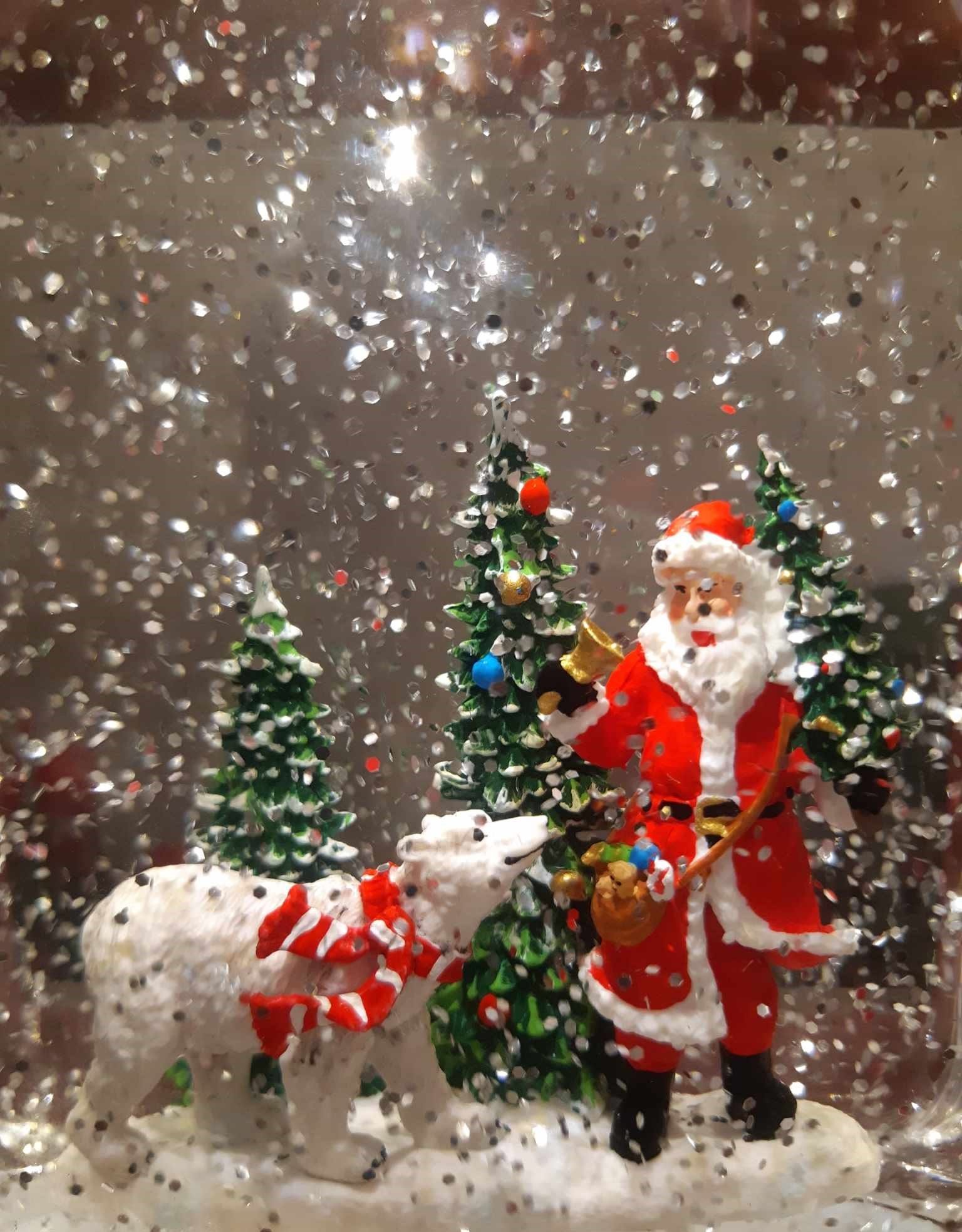 Svietiaci lampáš Mikuláš s medveďom s efektom sneženia a hudbou, 1xLED studená biela