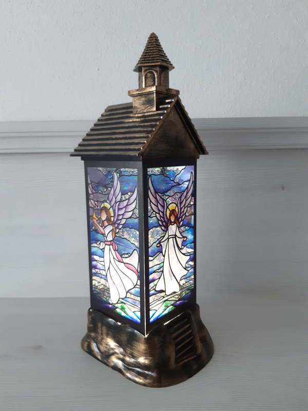 Svietiaci lampáš kostolík s maľbami anjelov s efektom sneženia, 1xLED studená biela