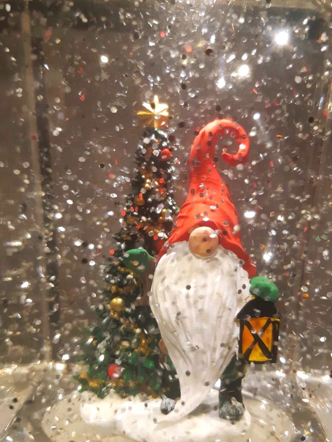 Svietiaci lampáš Santa s efektom sneženia a hudbou, 1xLED teplá biela