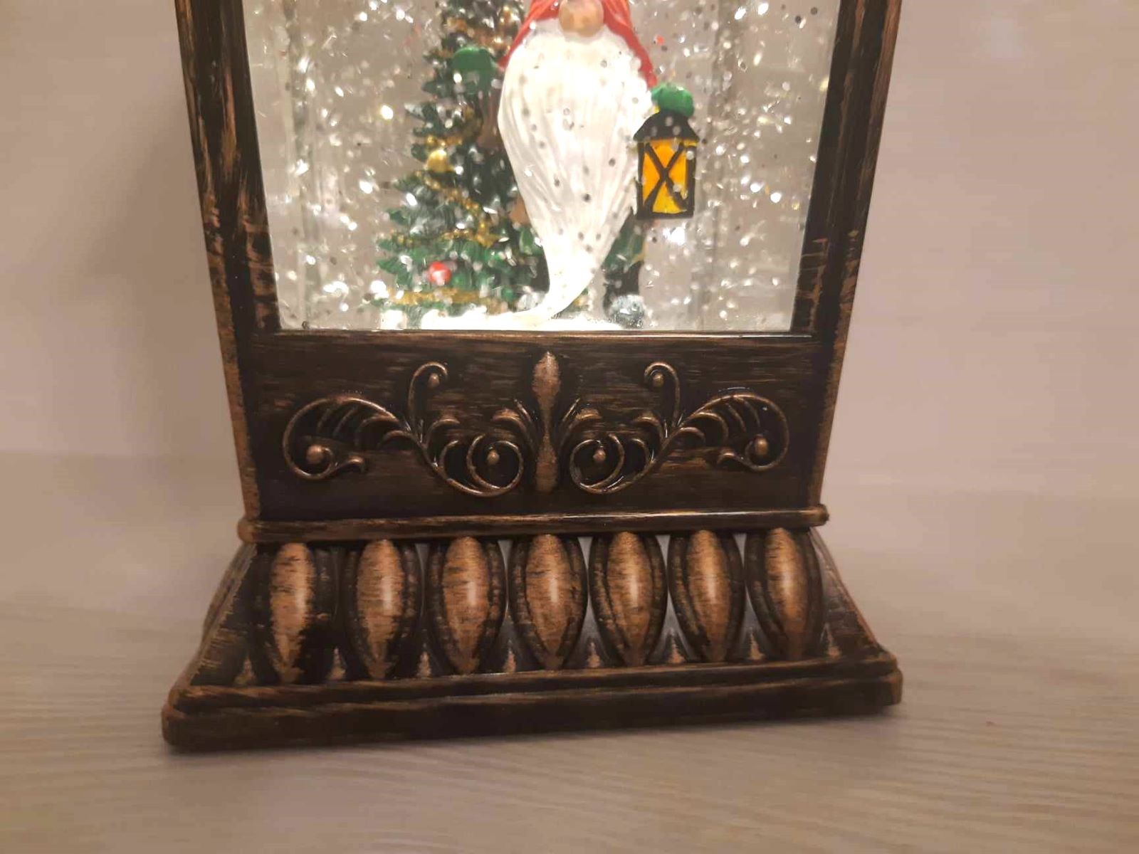 Svietiaci lampáš Santa s efektom sneženia a hudbou, 1xLED teplá biela