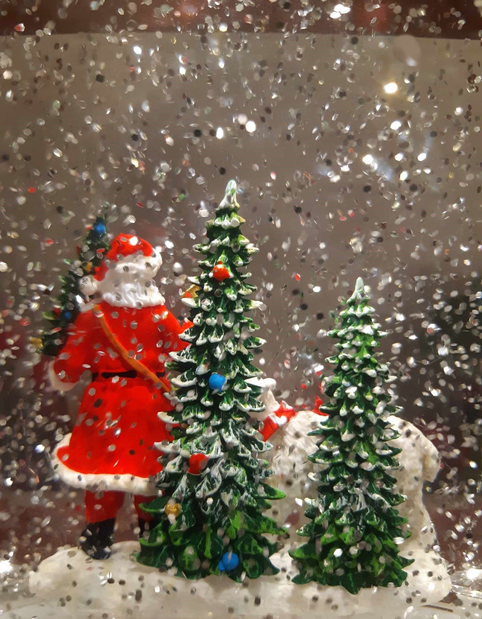 Svietiaci lampáš Mikuláš s medveďom s efektom sneženia a hudbou, 1xLED studená biela