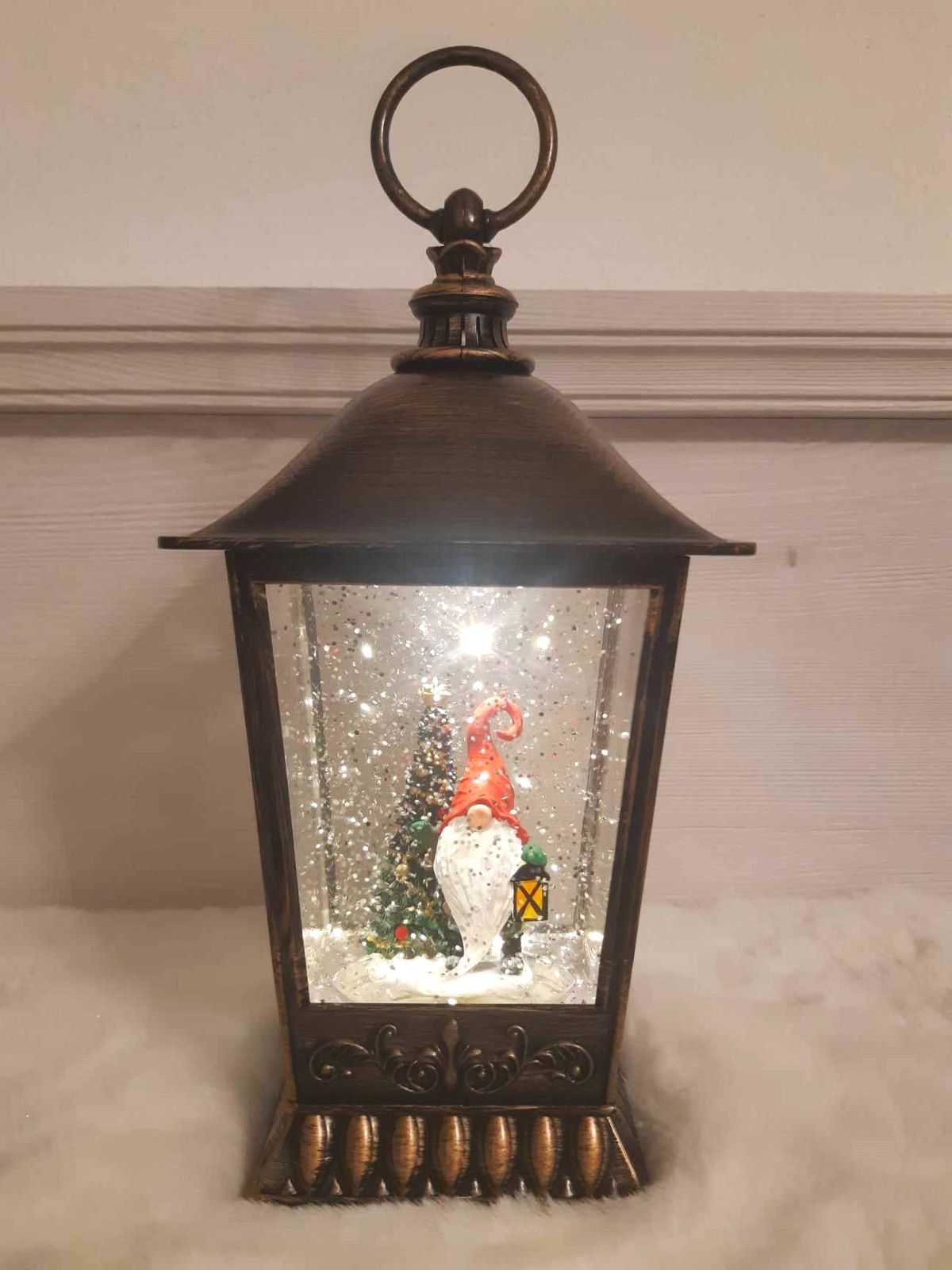 Svietiaci lampáš Santa s efektom sneženia a hudbou, 1xLED teplá biela