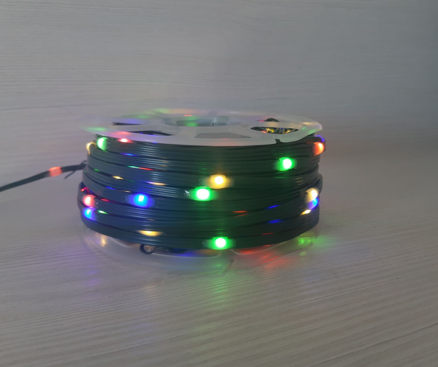 DOT LED vonkajšia reťaz 150ks bodových farebných led diód, 15m, 8 režimov svietenia