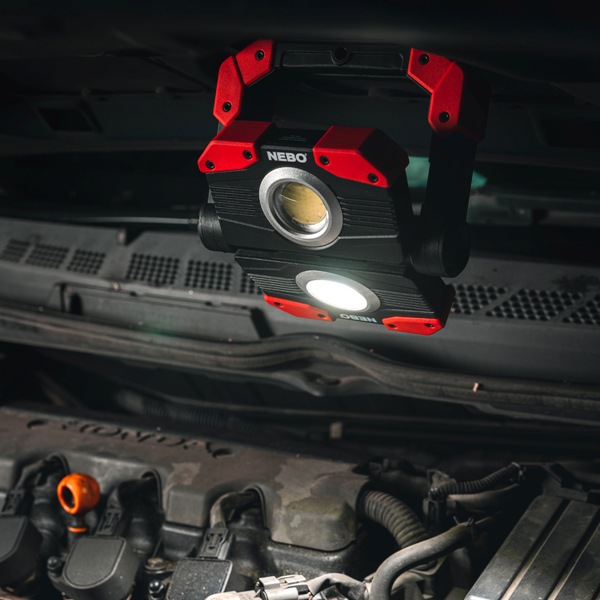 Pracovná COB led lampa NEBO OMNI 2000 vodotesná 2000lm/1,3h/70m