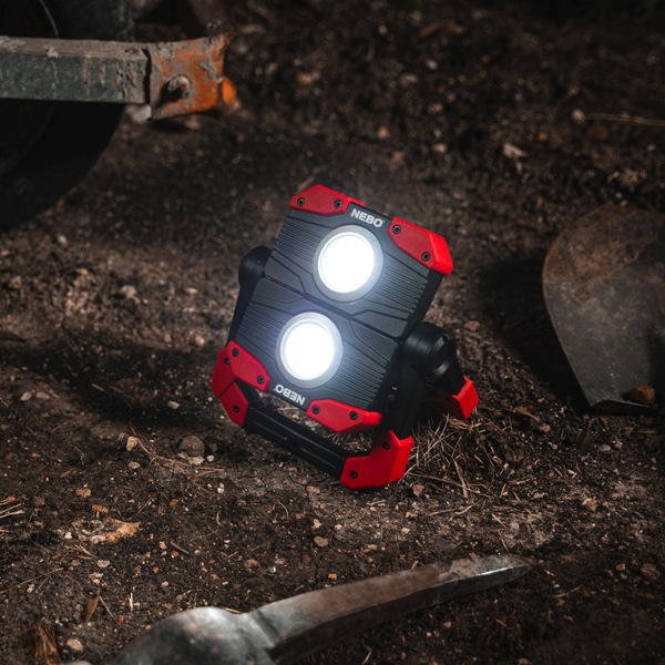 Pracovná COB led lampa NEBO OMNI 2000 vodotesná 2000lm/1,3h/70m