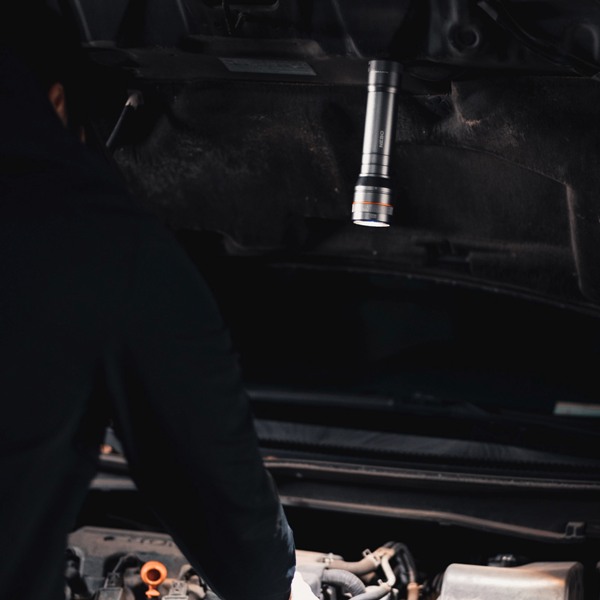 Led baterka NEBO NEWTON™ 1000 vodotesná IP67, 1000lm/2h/145m