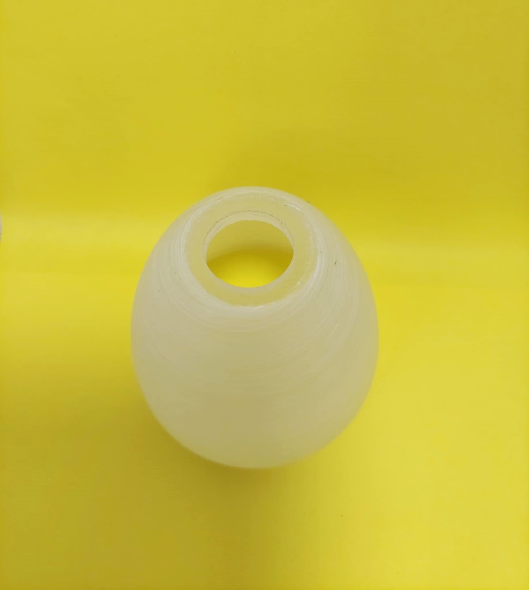 Sklenené tienidlo PANNA biele s pásikmi mont. otvor 2,2cm, priemer: 8cm
