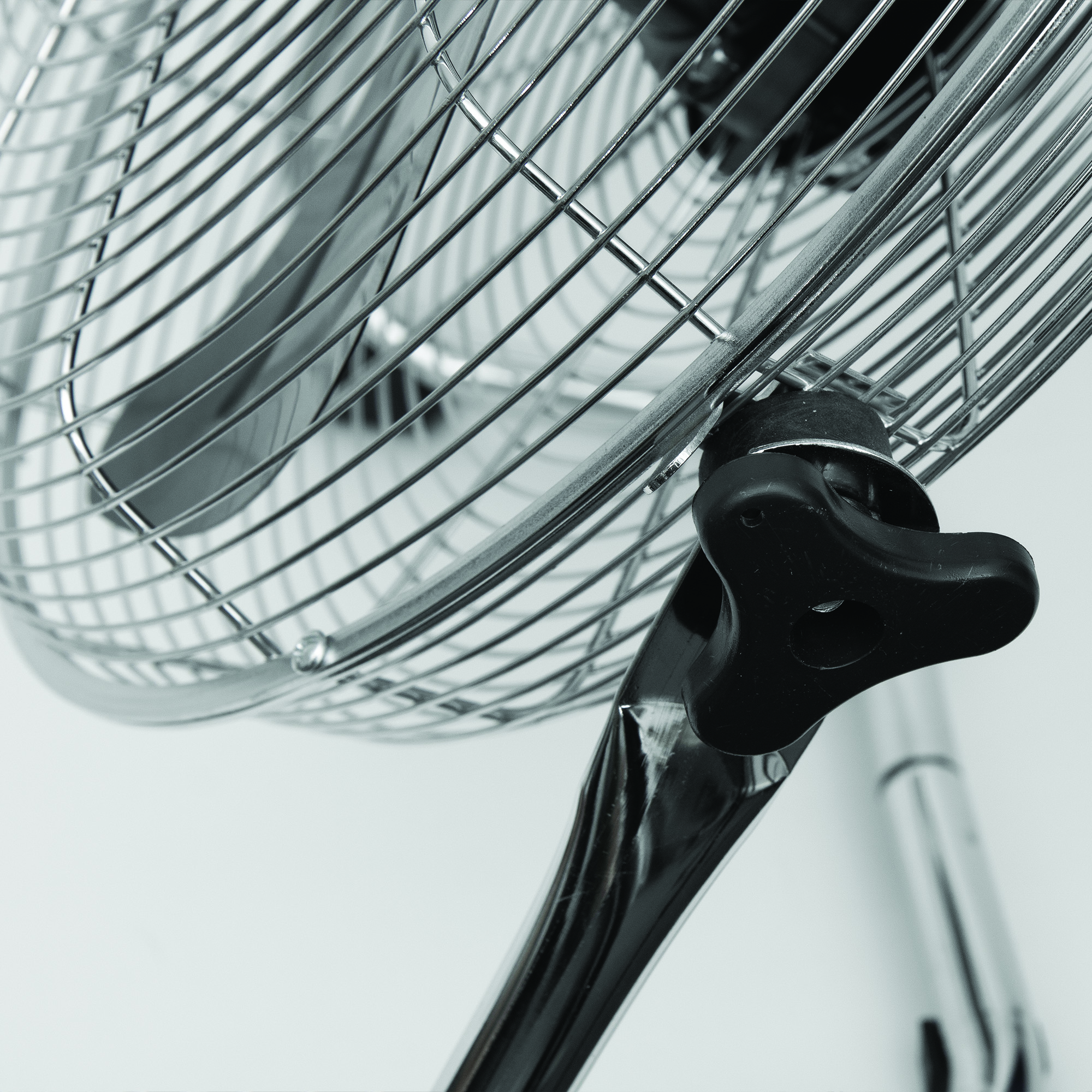 Podlahový chrómový ventilátor 120W, priemer 50cm