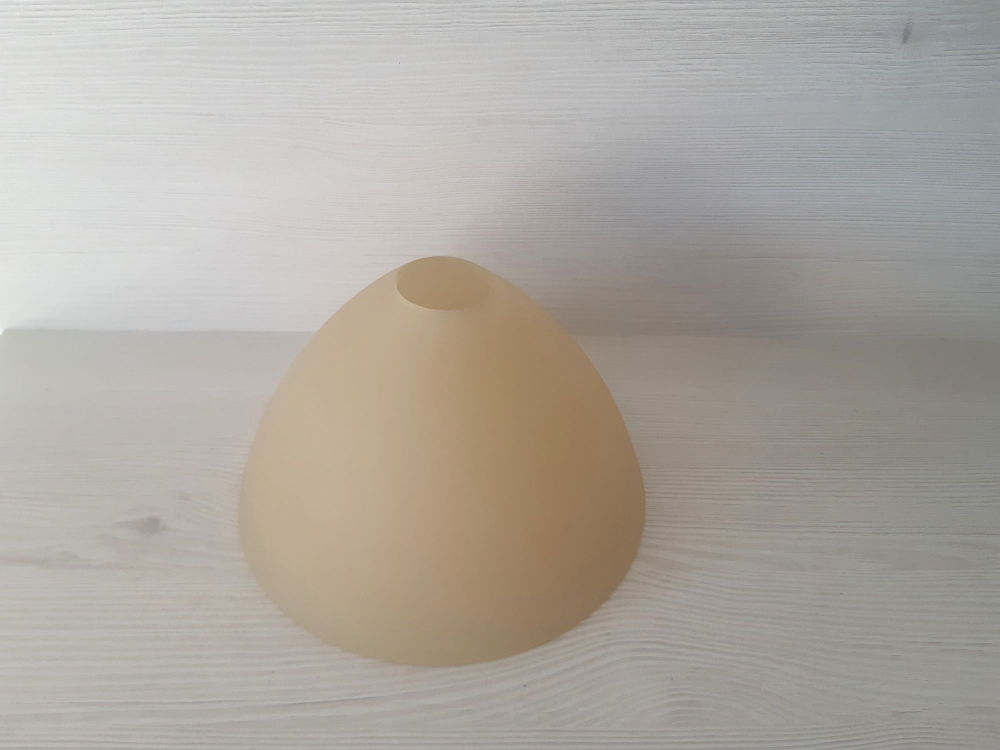 Sklenené tienidlo Regina krémové montážny otvor 3,2cm, priemer: 16,5cm