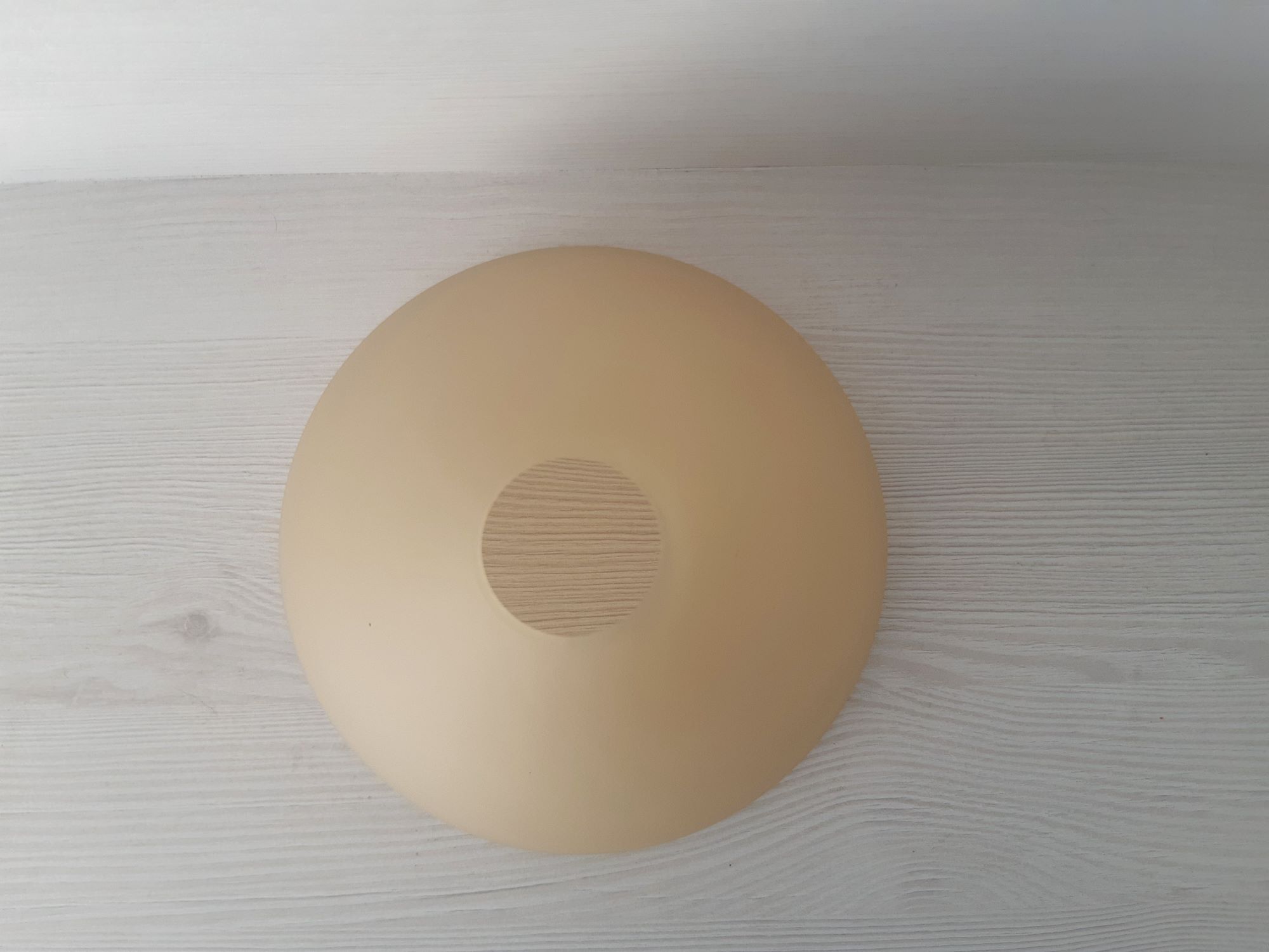 Sklenené tienidlo Regina krémové montážny otvor 3,2cm, priemer: 16,5cm