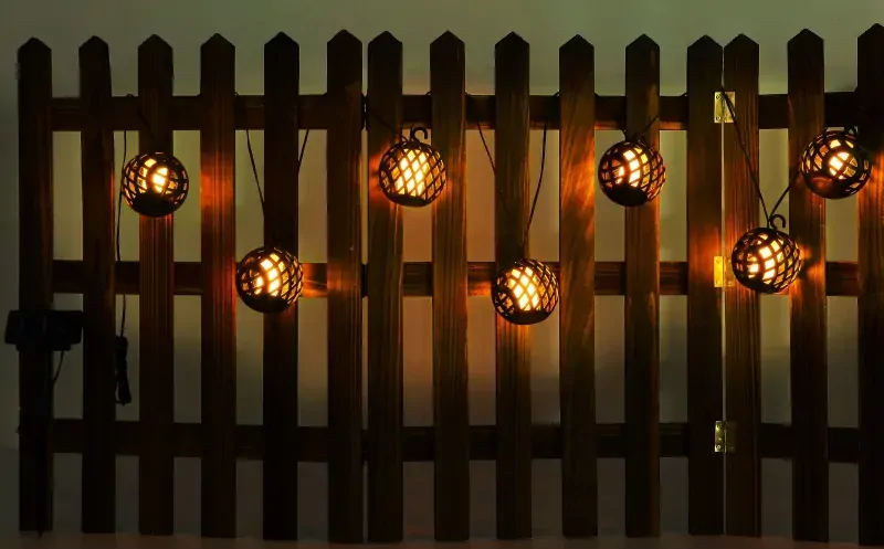 Solárna reťaz s guľkami 98xLED/1700K s efektom ohňa/0,1W/3V IP44, 4,1m