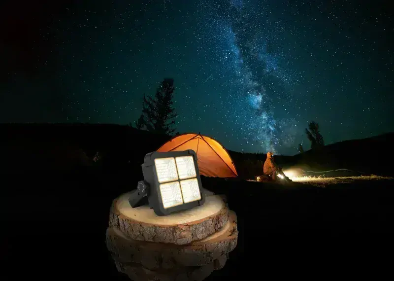 Solárne led svietidlo čierne na zavesenie, na státie alebo na magnet LED 30W/3,2V/4000K IP44