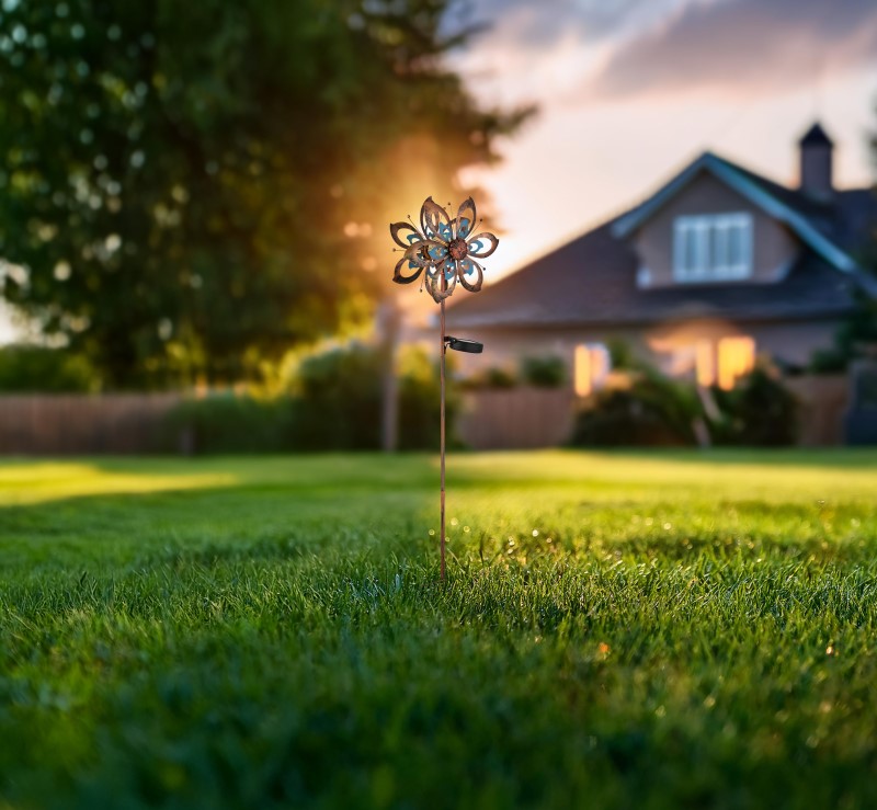 Solárne zapichávacie led svietidlo veterné koleso zlatá patina +modrá LED 3,2V/3000K IP44, výška: 92cm