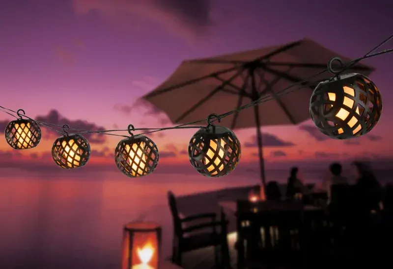 Solárna reťaz s guľkami 98xLED/1700K s efektom ohňa/0,1W/3V IP44, 4,1m