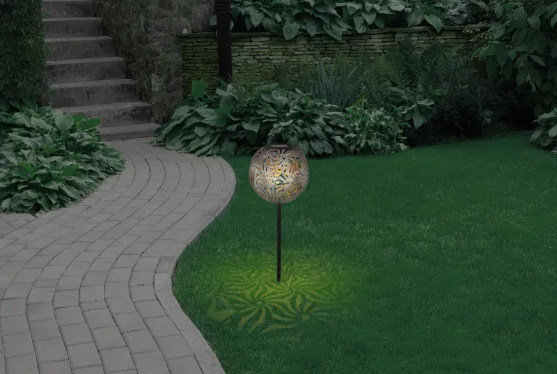 Solárne led svietidlo kovová strieborná guľa s dierovaním 1xLED/0,06W/3V/3000K IP44, výška: 54cm