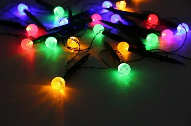 Solárna reťaz guličky 20xLED 0,06W/3V/teplá biela + RGB LED IP44, 7,7m