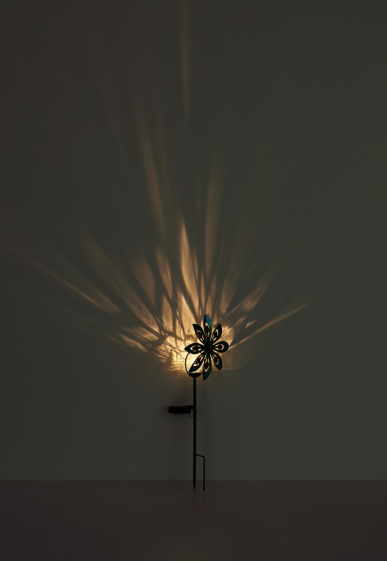 Solárne zapichávacie led svietidlo veterné koleso imitácia hrdze KVET LED 0,024W 3V/3000K IP44, výška: 50cm