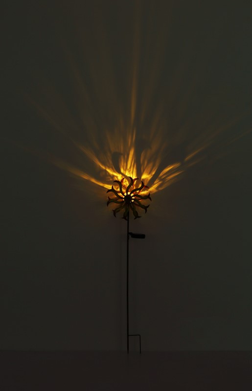 Solárne zapichávacie led svietidlo veterné koleso zlatá patina LED 3,2V/3000K IP44, výška: 92cm