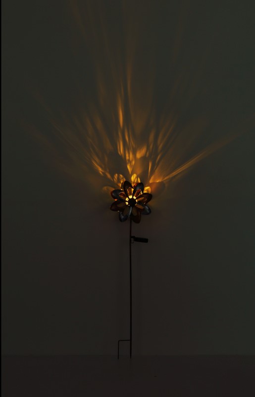 Solárne zapichávacie led svietidlo veterné koleso zlatá a strieborná patina LED 3,2V/3000K IP44, výška: 92cm