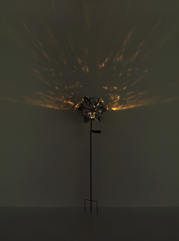 Solárne zapichávacie led svietidlo veterné koleso mat.čierna +viacfarebná LED 3V/3000K IP44, výška: 124cm