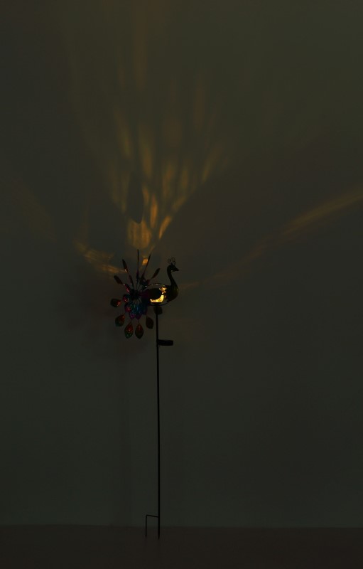 Solárne zapichávacie led svietidlo PÁV veterné koleso mat.čierna +viacfarebná LED 3V/3000K IP44, výška: 120cm