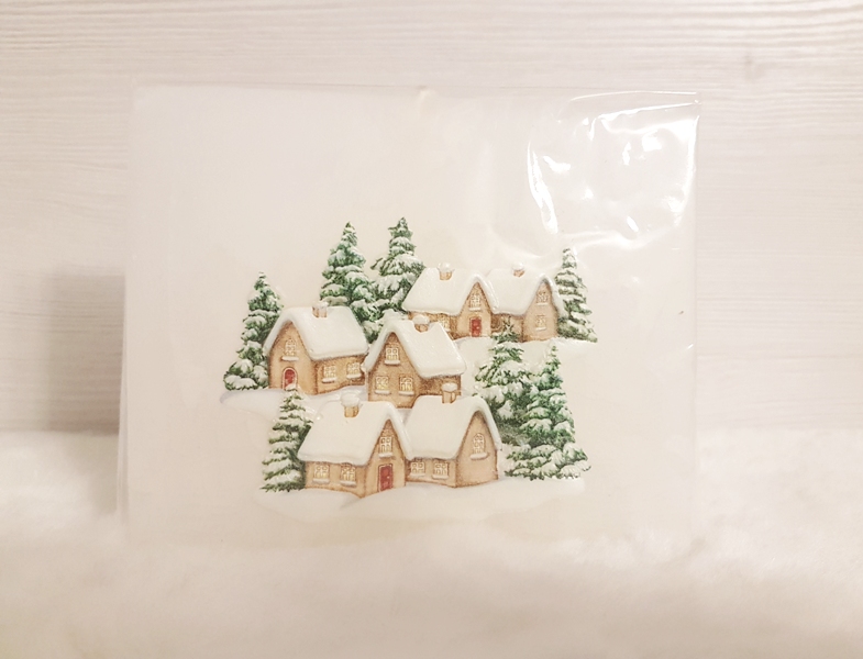 Biela vosková sviečka hranol so zasneženými domčekami, 13x11cm