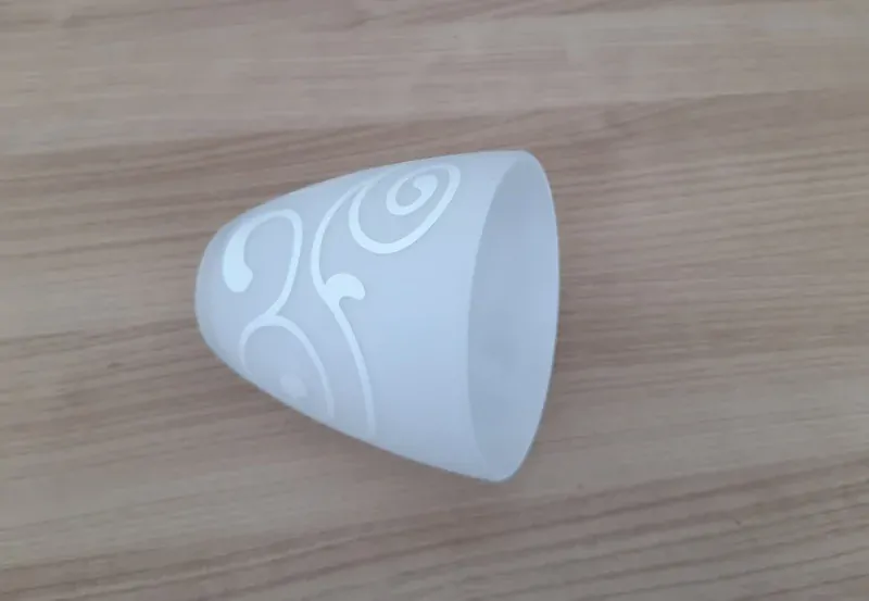 Náhradné sklenené tienidlo HARMONY malé biele matné so vzorom, otvor pre objímku E14 (30mm) priemer tienidla: 8,8cm 