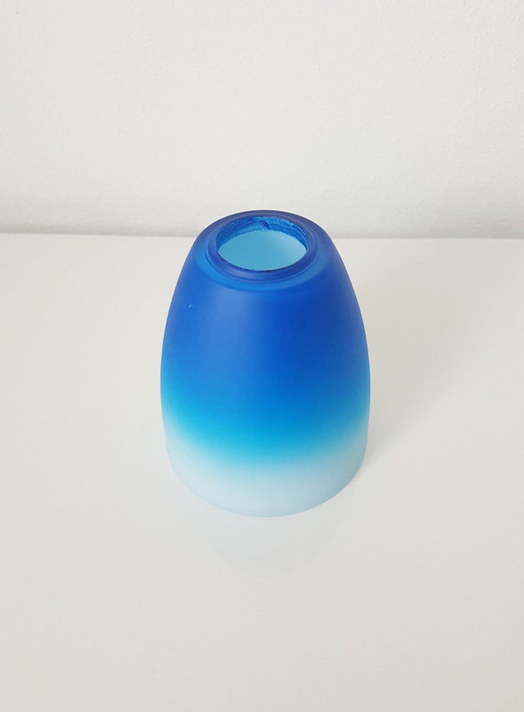 Náhradné sklenené tienidlo DUHA modro-biele malé otvor pre objímku E14, priemer: 8,5cm