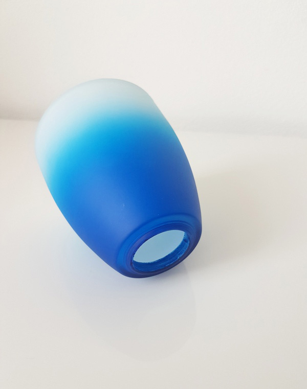 Náhradné sklenené tienidlo DUHA modro-biele malé otvor pre objímku E14, priemer: 8,5cm