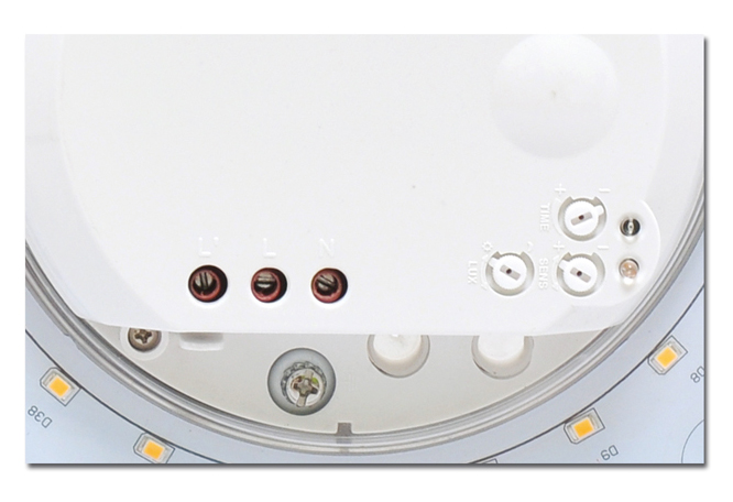 LED svietidlo s HF senzorom VICTOR biele, 84SMD/25W, priemer 37cm